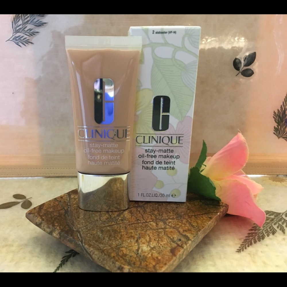 Clinique Stay matte (oil-free make up) Alabaster